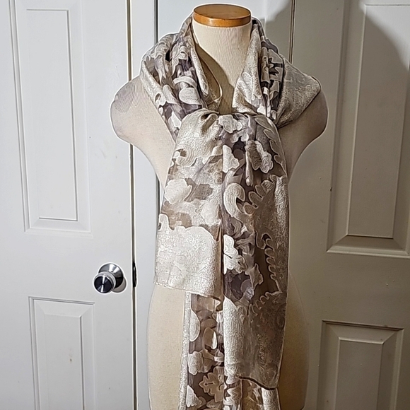 Pashmina made Italian scarf. Blush color. 27" X 72" long. - Picture 1 of 7